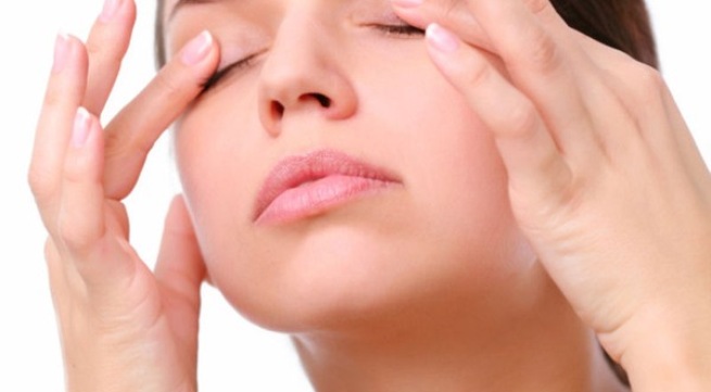 Học cách massage cho mắt mỗi ngày để điều trị bệnh khô mắt 
